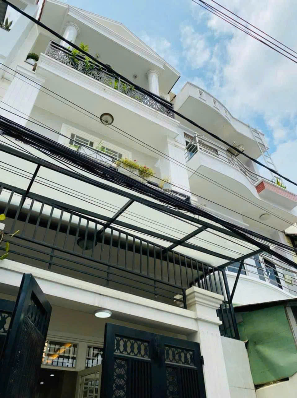 CHỦ GẤP BÁN GIẢM 200TR – NHÀ ĐẸP 3 TẦNG SÁT GIGAMALL & ĐH LUẬT – ĐƯỜNG XE Ô TÔ 🔥